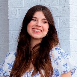 Cora Hudgins headshot