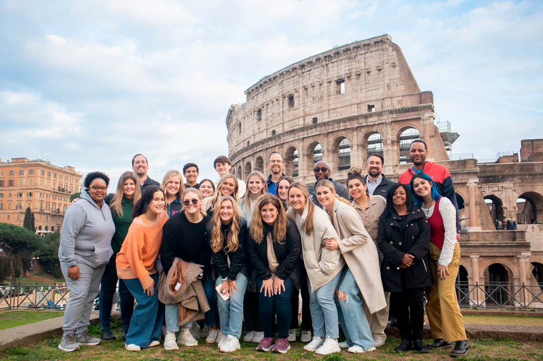 group of Dallas college students taking a group photo in Rome, Italy