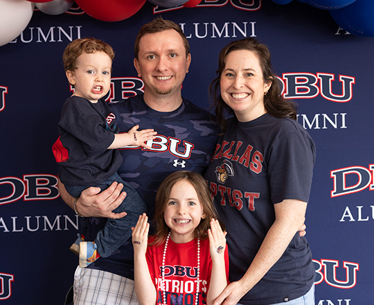 DBU Alumni Events - parents with kids