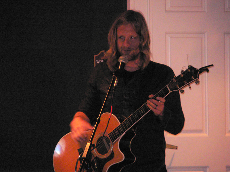 picture of Jon Foreman singing into a microphone