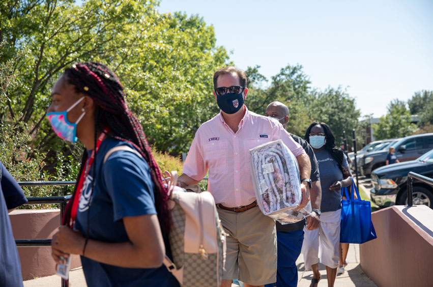 Dr. Wright Helps Students Move In