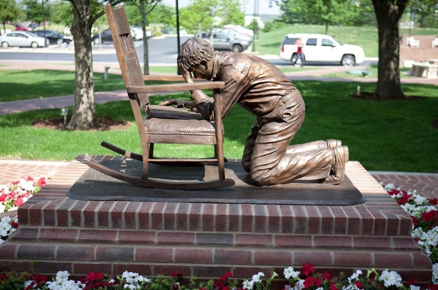 Prayer Statue